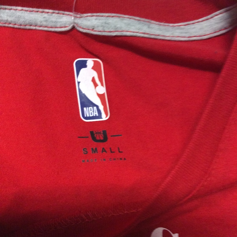 Red Chicago bulls T-shirt - Picture 2 of 2